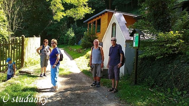 Tetín - u studánky